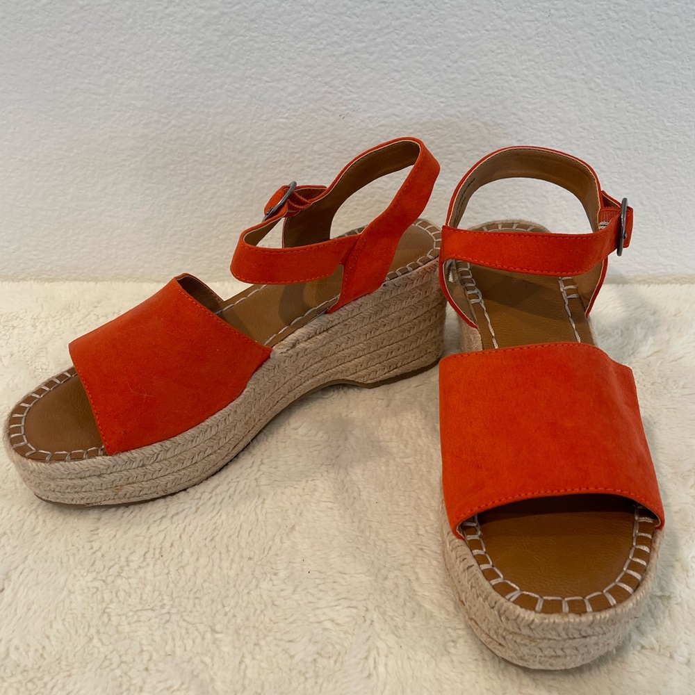 Universal Thread US 8.5 Coral Wedge